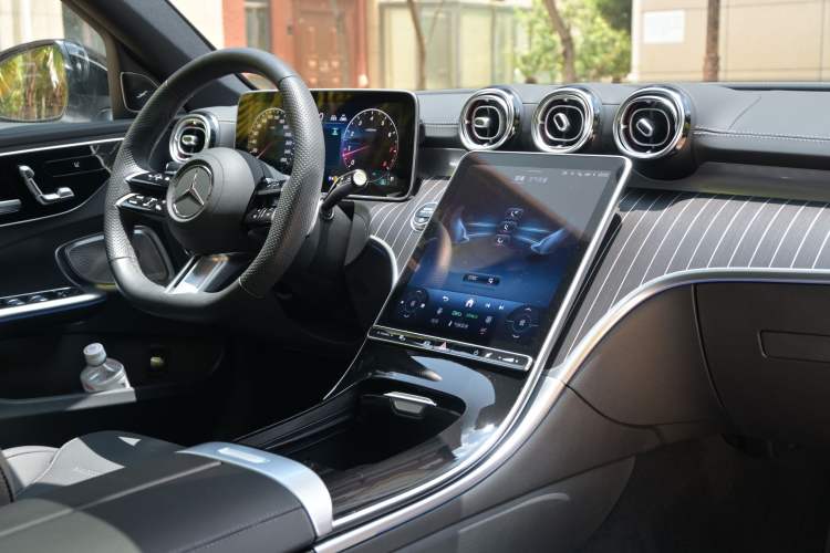 Used Mercedes-Benz C-Class 2025 C 260 L Obsidian Night Sport Edition Interior 6