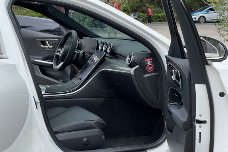 Used Mercedes-Benz C-Class 2025 Facelift C 260 L Sport Edition Interior 9