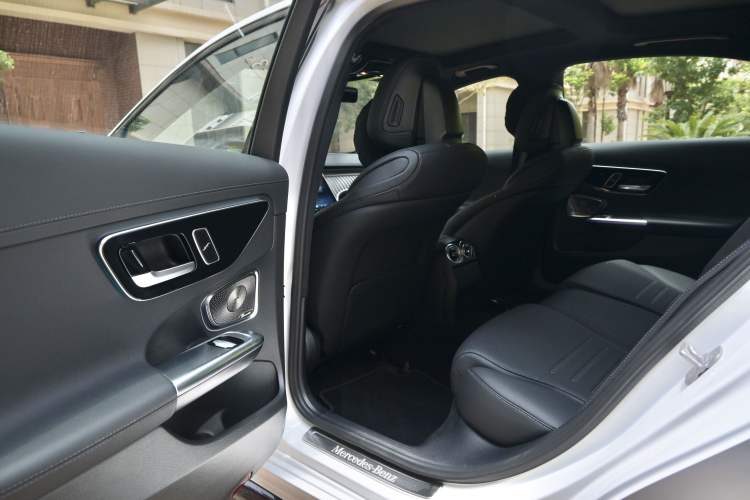 Used Mercedes-Benz C-Class 2025 C 260 L Obsidian Night Sport Edition Interior 9