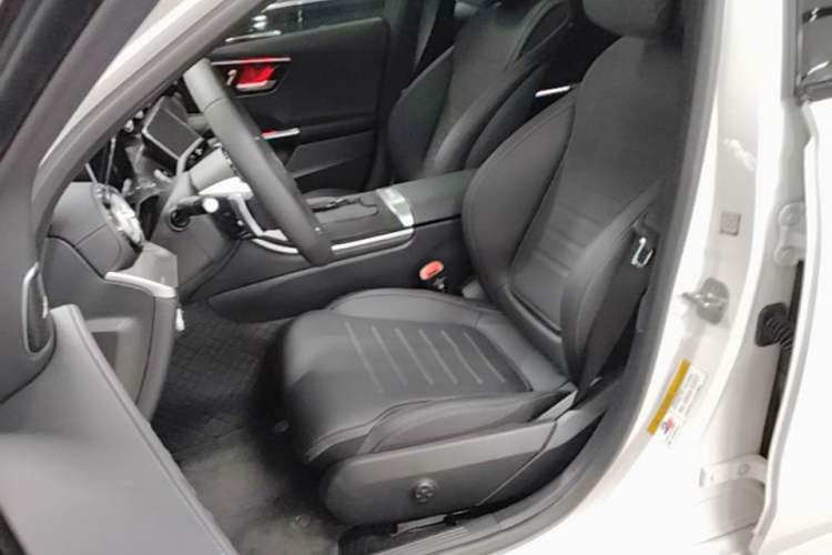 Used Mercedes-Benz C-Class 2025 Refresh C 260 L Night Edition Sports Version Left Front Seat