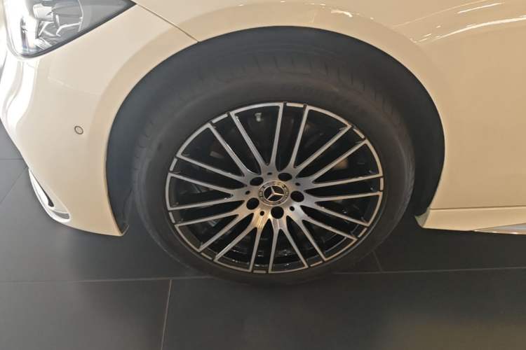 Used Mercedes-Benz C-Class 2025 C 260 L Sport Edition Left Front Wheel Hub