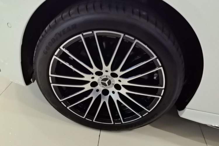 Used Mercedes-Benz C-Class 2025 C 200 L Sport Edition Left Front Wheel Hub