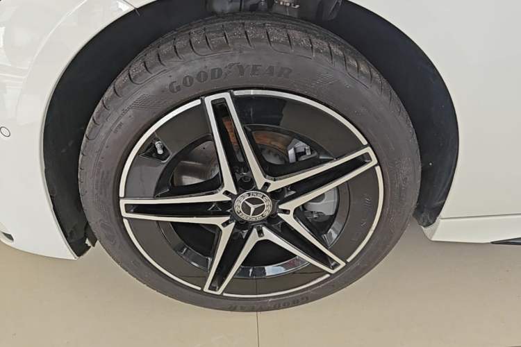 Used Mercedes-Benz C-Class 2025 C 260 L Obsidian Night Sport Edition Left Front Wheel Hub