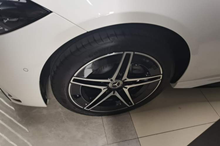 Used Mercedes-Benz C-Class 2025 C 260 L Obsidian Night Sport Edition Left Front Wheel Hub
