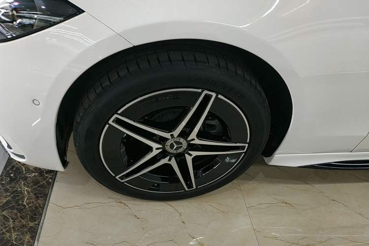 Used Mercedes-Benz C-Class 2025 C 260 L Obsidian Night Sport Edition Left Front Wheel Hub