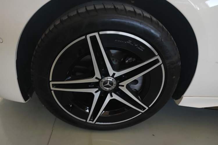 Used Mercedes-Benz C-Class 2025 C 260 L Obsidian Night Sport Edition Left Front Wheel Hub
