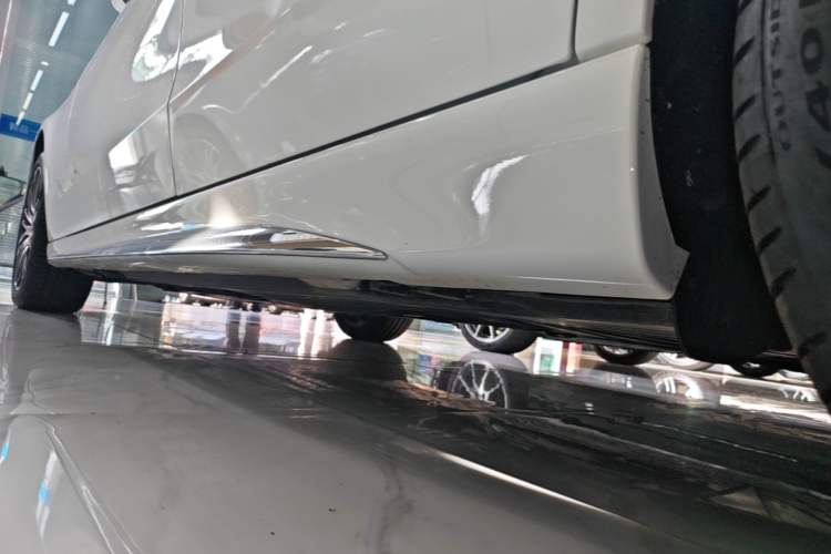 Used Mercedes-Benz C-Class 2025 C 260 L Sport Edition Left Side Sill