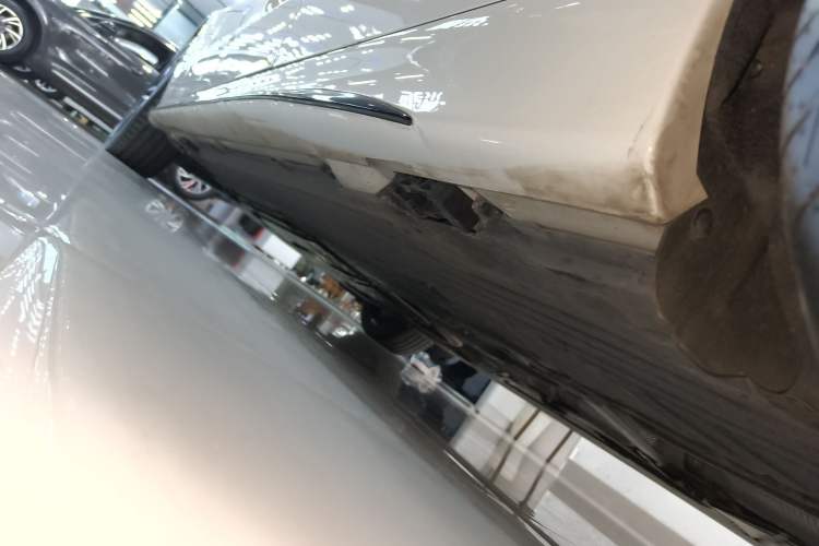 Used Mercedes-Benz C-Class 2025 C 260 L Obsidian Night Sport Edition Left Side Sill