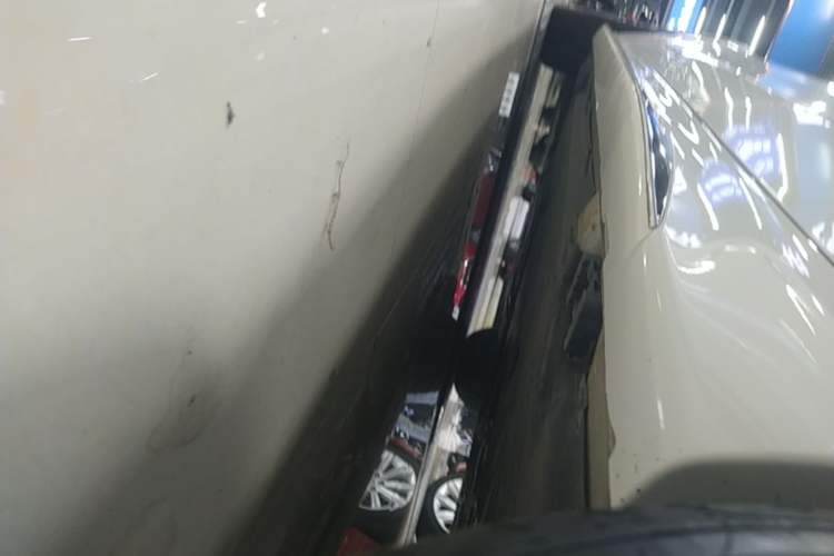 Used Mercedes-Benz C-Class 2025 C 260 L Sport Edition Left Side Sill