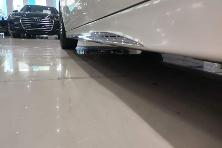 Used Mercedes-Benz C-Class 2025 C 260 L Sport Edition Left Side Sill
