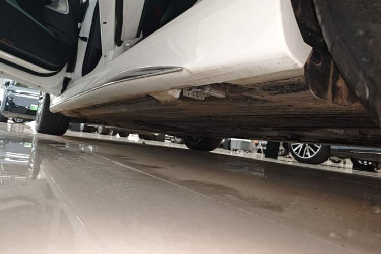 Used Mercedes-Benz C-Class 2025 Facelift C 260 L Sport Edition Left Side Sill