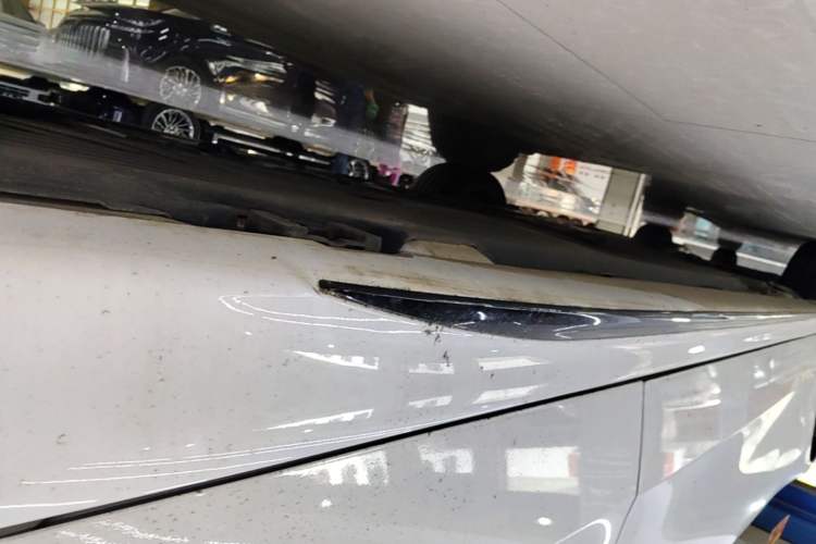 Used Mercedes-Benz C-Class 2025 Refresh C 260 L Night Edition Sports Version Left Side Sill