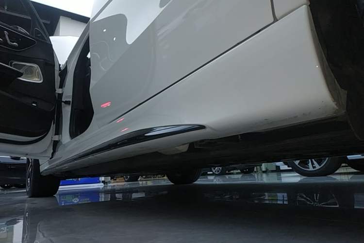 Used Mercedes-Benz C-Class 2025 C 260 L Obsidian Night Sport Edition Left Side Sill