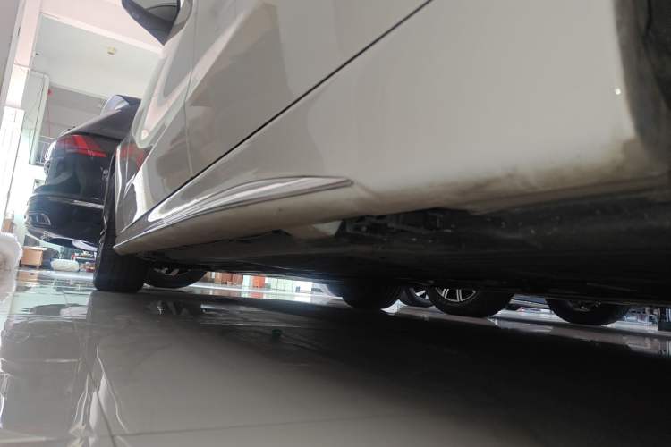 Used Mercedes-Benz C-Class 2025 C 260 L Sport Edition Left Side Sill