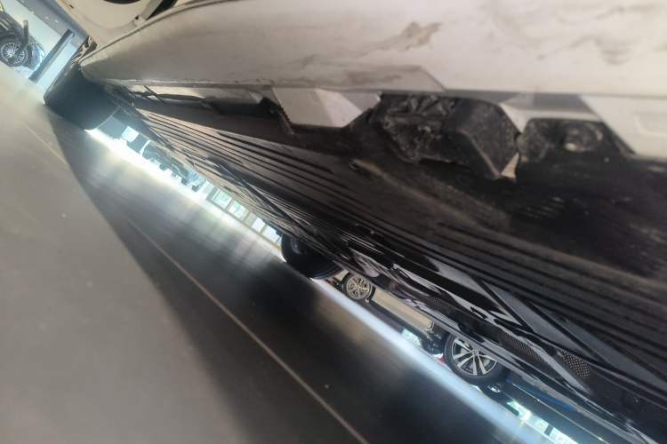 Used Mercedes-Benz C-Class 2025 Facelift C 260 L Sport Edition Left Side Sill