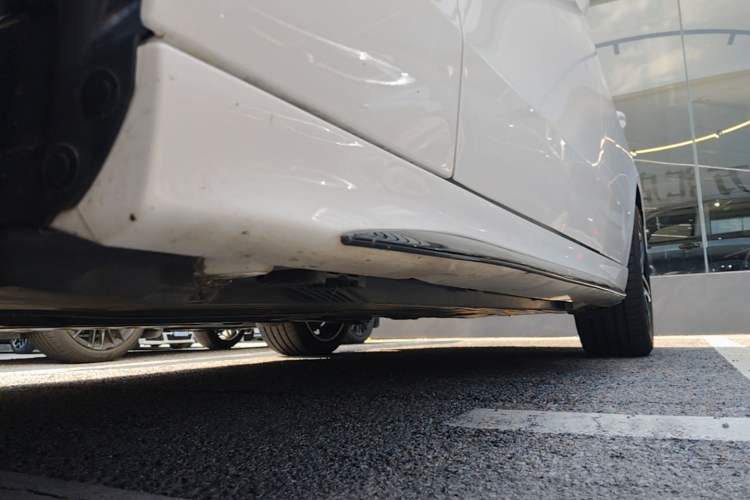 Used Mercedes-Benz C-Class 2025 C 260 L Obsidian Night Sport Edition Left Side Sill