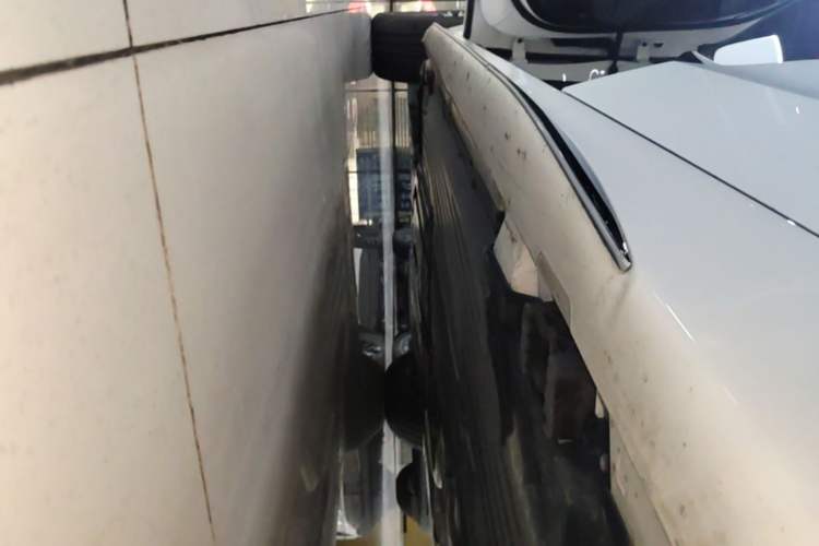 Used Mercedes-Benz C-Class 2025 C 260 L Sport Edition Left Side Sill