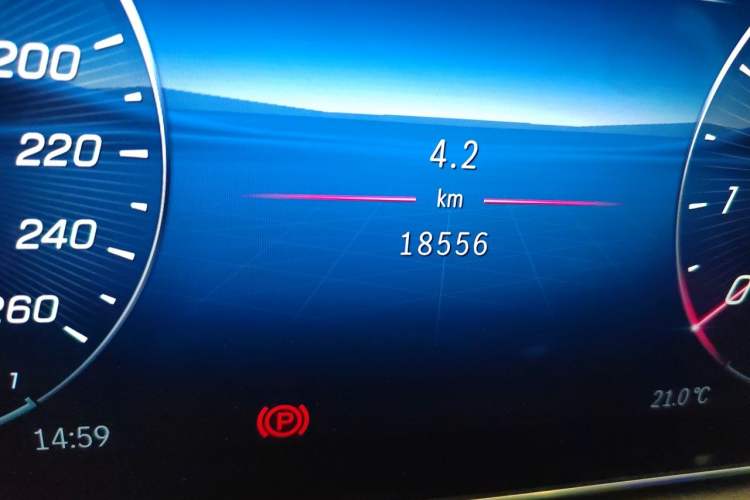 Used Mercedes-Benz C-Class 2025 Refresh C 260 L Night Edition Sports Version Odometer Close Up
