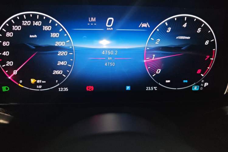 Used Mercedes-Benz C-Class 2025 Refresh C 260 L Night Edition Sports Version Odometer Close Up