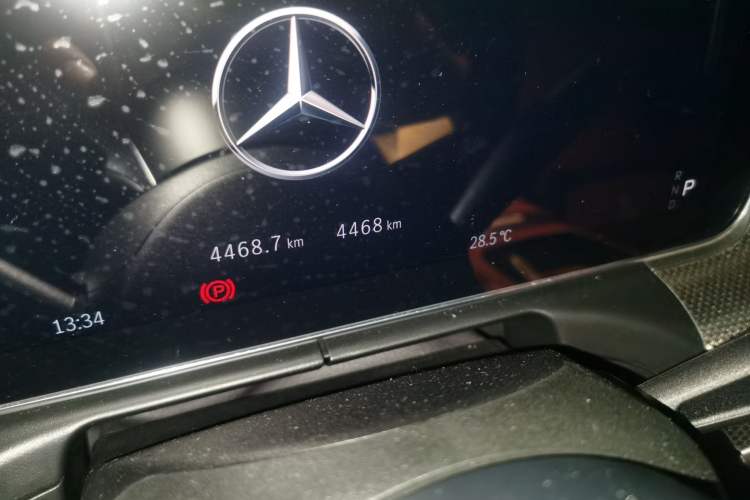 Used Mercedes-Benz C-Class 2025 Facelift C 260 L Sport Edition Odometer Close Up