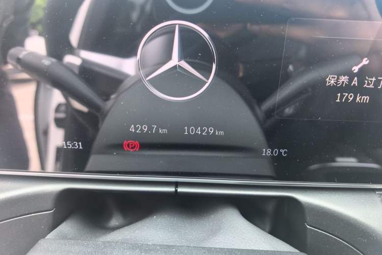 Used Mercedes-Benz C-Class 2025 Refresh C 260 L Night Edition Sports Version Odometer Close Up