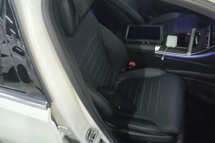 Used Mercedes-Benz C-Class 2025 Facelift C 260 L Sport Edition Right Front Seat
