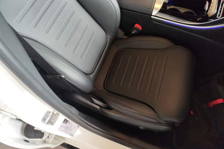 Used Mercedes-Benz C-Class 2025 C 260 L Obsidian Night Sport Edition Right Front Seat