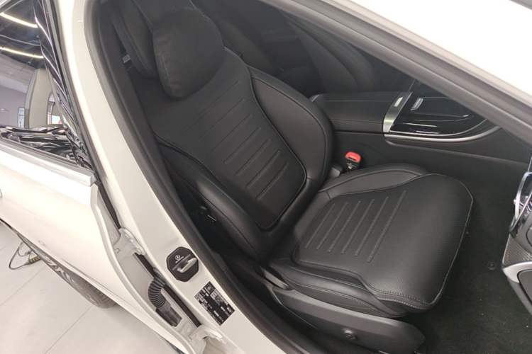 Used Mercedes-Benz C-Class 2025 Facelift C 260 L Sport Edition Right Front Seat