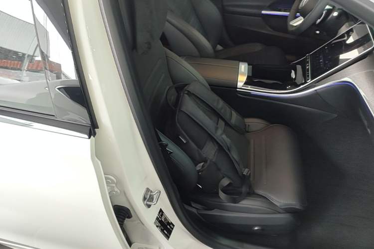 Used Mercedes-Benz C-Class 2025 C 260 L Obsidian Night Sport Edition Right Front Seat