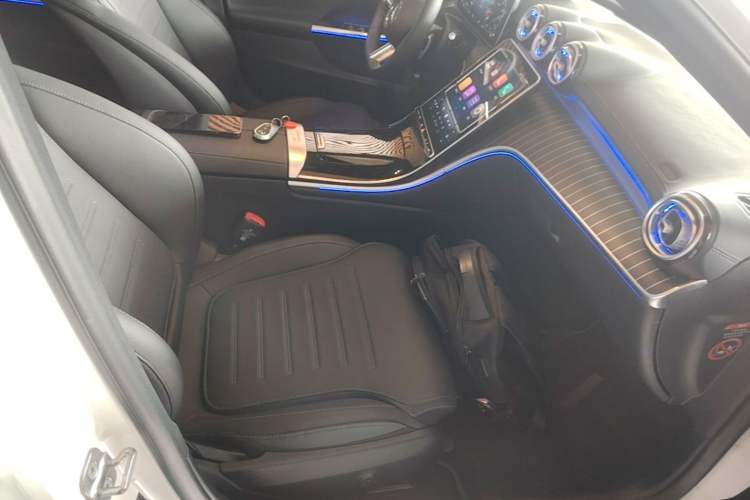 Used Mercedes-Benz C-Class 2025 C 260 L Obsidian Night Sport Edition Right Front Seat