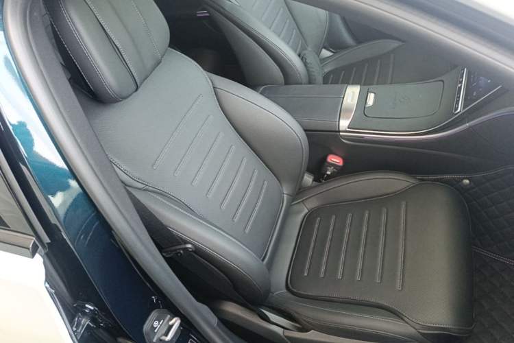Used Mercedes-Benz C-Class 2025 C 260 L Obsidian Night Sport Edition Right Front Seat