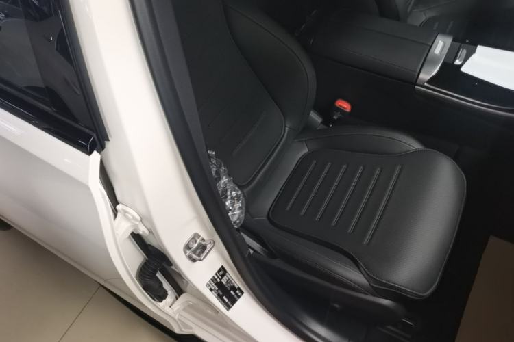 Used Mercedes-Benz C-Class 2025 C 260 L Obsidian Night Sport Edition Right Front Seat