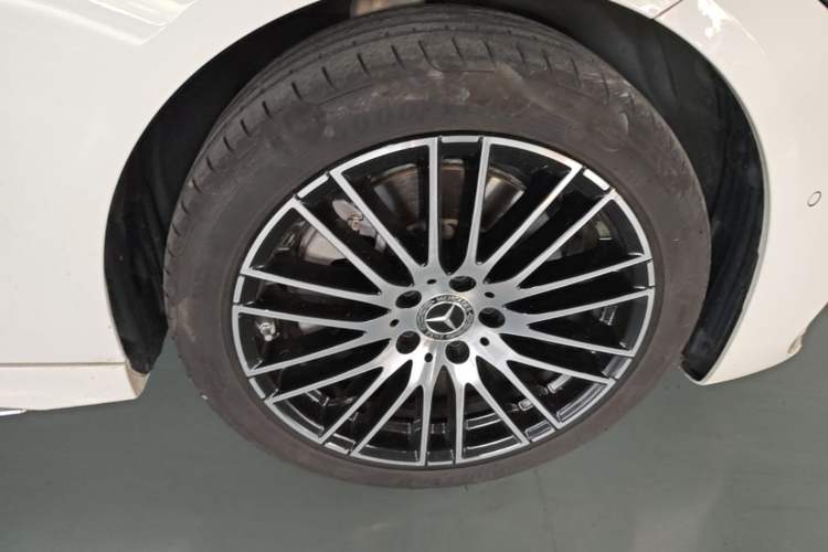 Used Mercedes-Benz C-Class 2025 C 260 L Sport Edition Right Front Wheel Hub