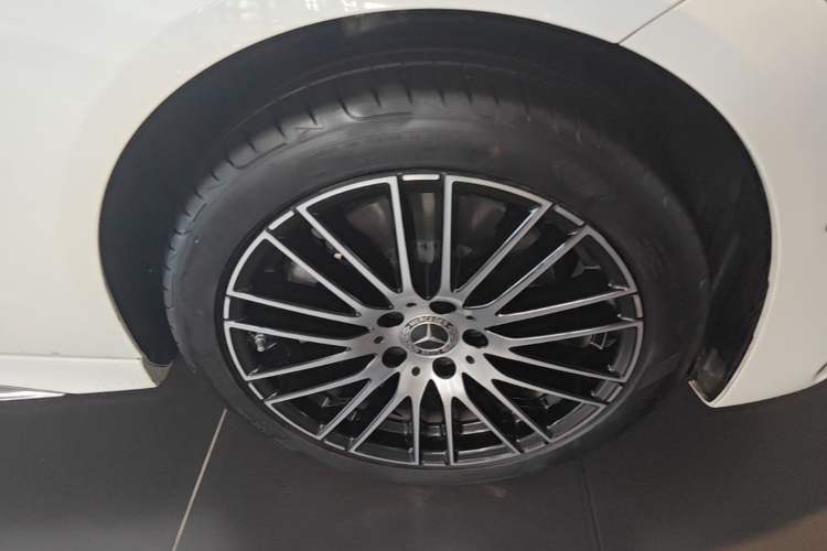 Used Mercedes-Benz C-Class 2025 Facelift C 260 L Sport Edition Right Front Wheel Hub