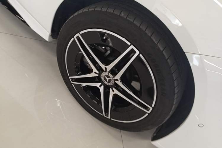Used Mercedes-Benz C-Class 2025 C 260 L Obsidian Night Sport Edition Right Front Wheel Hub