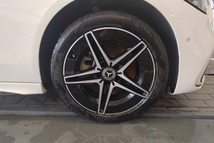Used Mercedes-Benz C-Class 2025 Refresh C 260 L Night Edition Sports Version Right Front Wheel Hub