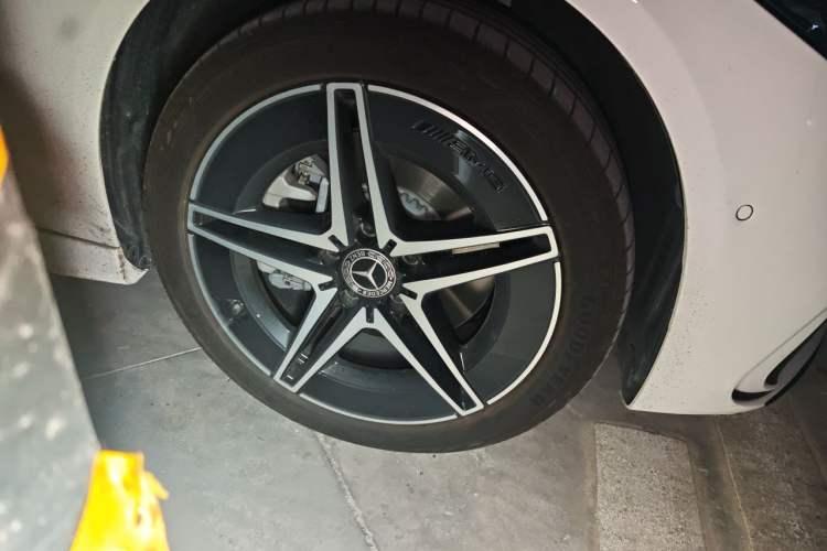 Used Mercedes-Benz C-Class 2025 Refresh C 260 L Night Edition Sports Version Right Front Wheel Hub