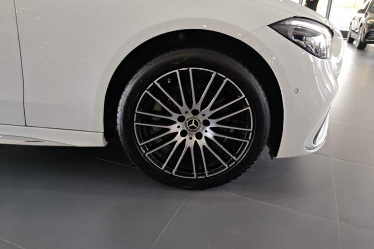 Used Mercedes-Benz C-Class 2025 C 260 L Sport Edition Right Front Wheel Hub