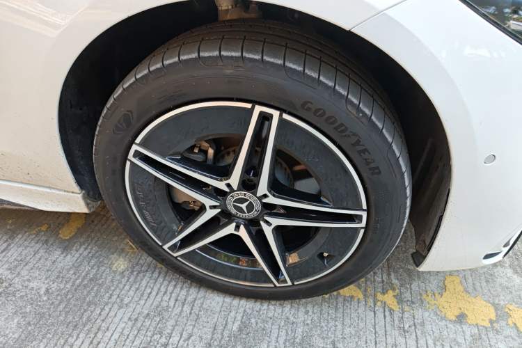 Used Mercedes-Benz C-Class 2025 C 260 L Obsidian Night Sport Edition Right Front Wheel Hub