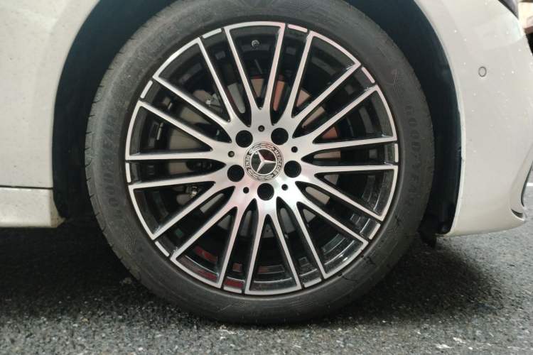 Used Mercedes-Benz C-Class 2025 C 260 L Sport Edition Right Front Wheel Hub