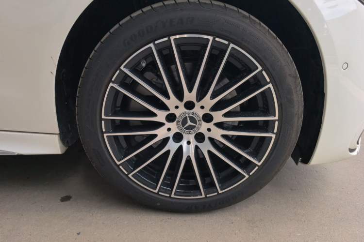 Used Mercedes-Benz C-Class 2025 C 260 L Sport Edition Right Front Wheel Hub
