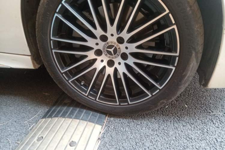 Used Mercedes-Benz C-Class 2025 C 260 L Sport Edition Right Front Wheel Hub