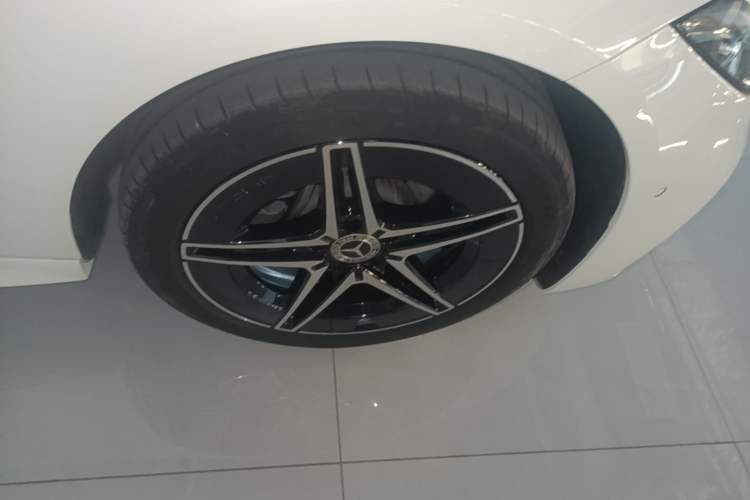 Used Mercedes-Benz C-Class 2025 C 260 L Obsidian Night Sport Edition Right Front Wheel Hub