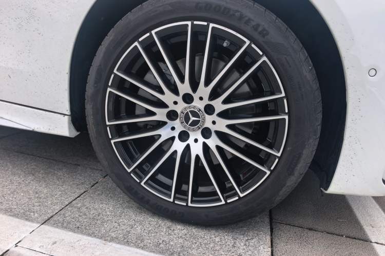 Used Mercedes-Benz C-Class 2025 Refresh C 260 L Night Edition Sports Version Right Front Wheel Hub