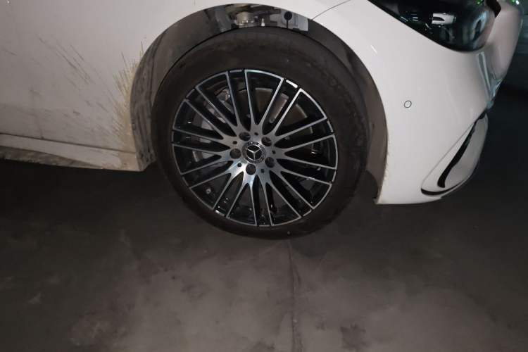 Used Mercedes-Benz C-Class 2025 C 260 L Sport Edition Right Front Wheel Hub