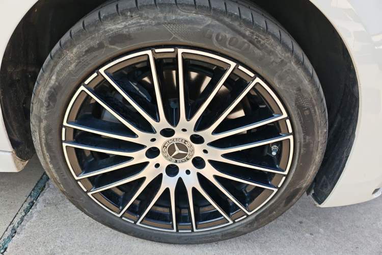 Used Mercedes-Benz C-Class 2025 C 260 L Sport Edition Right Front Wheel Hub