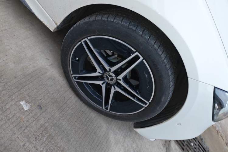Used Mercedes-Benz C-Class 2025 C 260 L Obsidian Night Sport Edition Right Front Wheel Hub