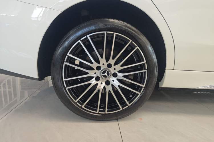 Used Mercedes-Benz C-Class 2025 Facelift C 260 L Sport Edition Right Rear Wheel Hub