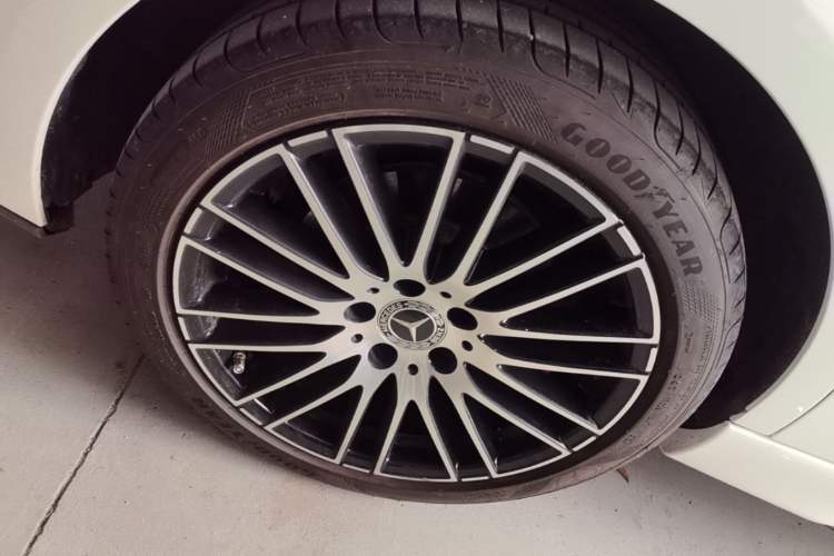 Used Mercedes-Benz C-Class 2025 C 260 L Sport Edition Right Rear Wheel Hub