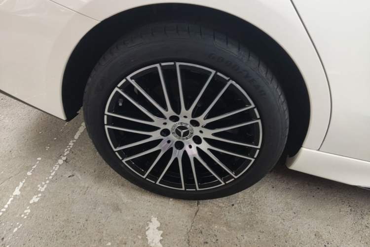 Used Mercedes-Benz C-Class 2025 C 260 L Sport Edition Right Rear Wheel Hub